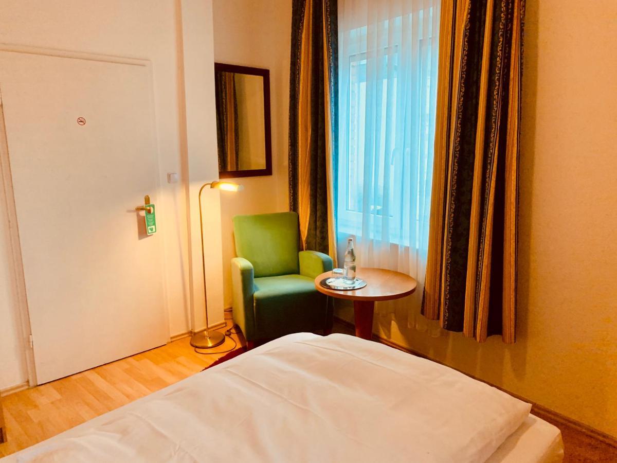 Hotel Gasthaus Zur Eule Кёльн Экстерьер фото