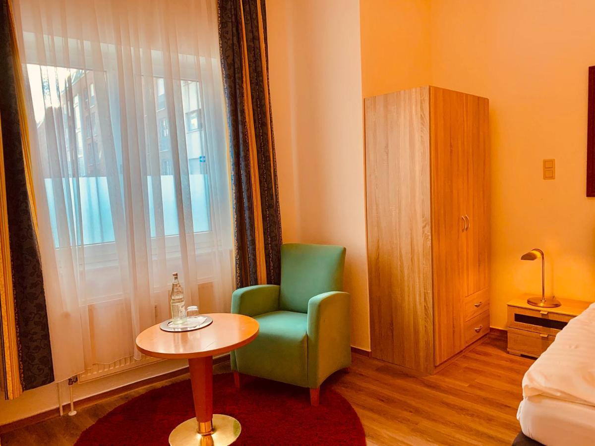 Hotel Gasthaus Zur Eule Кёльн Экстерьер фото